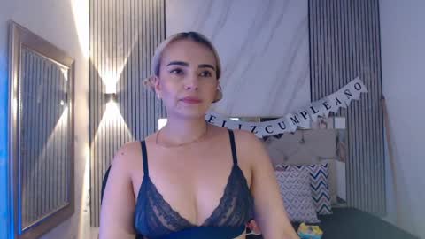 ashley__tylor online show from April 2026 08:25:02 PM