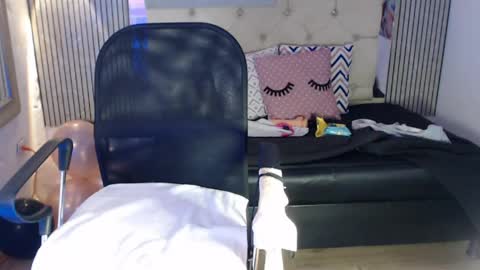 ashley__tylor online show from April 2026 08:15:01 PM