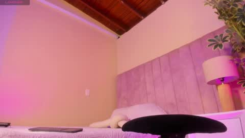 ashley_beaomunt online show from April 2026 11:13:02 AM