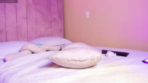 ashley_beaomunt online show from April 2026 01:41:02 PM