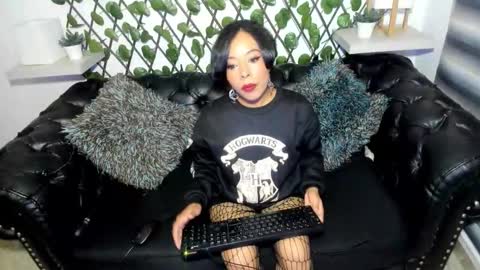 Asheey online show from November 2025 03:31:01 AM