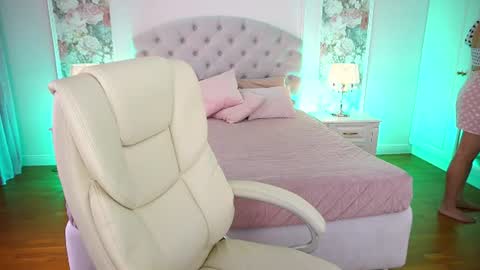 ashleybaee online show from June 2026 12:07:02 PM