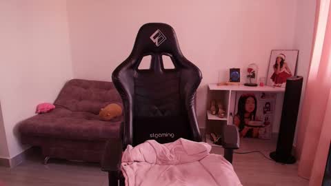 Snapshot of ashleyene2 chatting on October 2025 07:58:01 PM Ashley online show from October 2025 07:58:01 PM