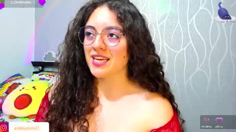 Snapshot of ashleykiim_ chatting on November 2025 12:43:02 AM .. Ashley .. online show from November 2025 12:43:02 AM