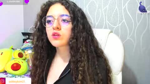 Snapshot of ashleykiim_ chatting on November 2025 01:03:02 AM .. Ashley .. online show from November 2025 01:03:02 AM