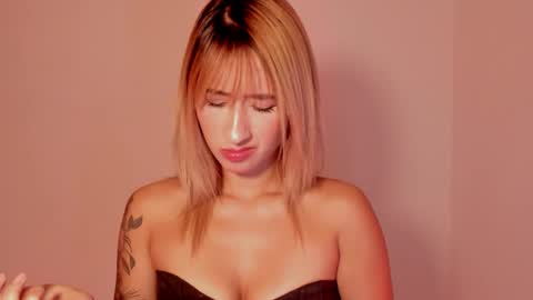 Snapshot of ashleyroys_111 chatting on October 2025 01:57:02 PM dahiana online show from October 2025 01:57:02 PM