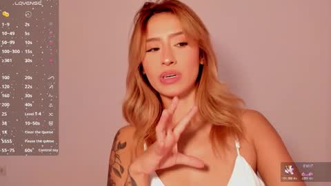 Snapshot of ashleyroys_111 chatting on November 2025 05:57:01 PM dahiana online show from November 2025 05:57:01 PM