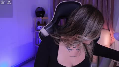 Ashley Lauren online show from December 2025 04:09:01 AM