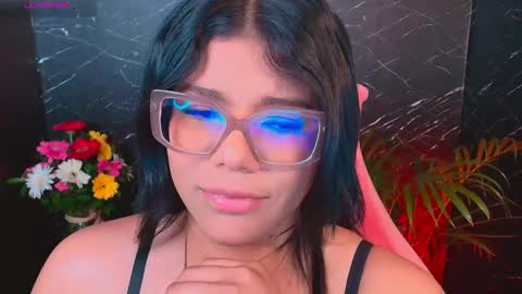 Ashleyy18   online show from October 2025 12:00:01 AM