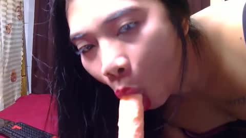 Im ashly online show from November 2025 06:52:02 PM