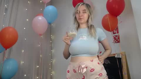 Snapshot of ashly_cherry chatting on May 2026 01:05:02 PM ashly_cherry online show from May 2026 01:05:02 PM