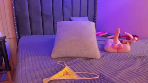 Snapshot of ashlye_miller_ chatting on February 2025 07:02:01 AM ashlye_miller_ online show from February 2025 07:02:01 AM