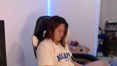 Snapshot of asian_honey69 chatting on November 2025 09:09:01 AM bb girl online show from November 2025 09:09:01 AM