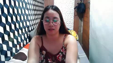 Trixie online show from April 2026 03:47:02 PM