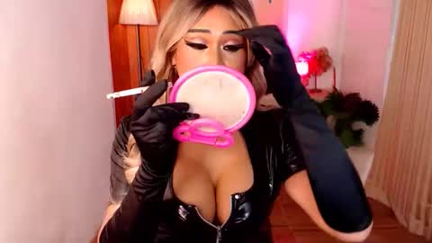 Snapshot of asianassetxxx chatting on October 2025 11:41:02 AM nicole online show from October 2025 11:41:02 AM