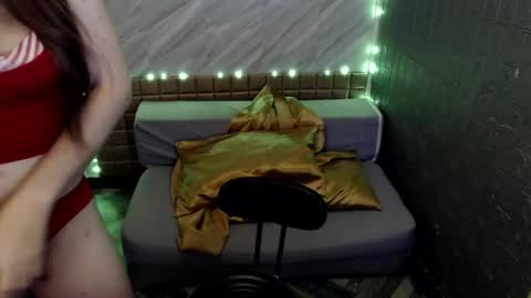 Snapshot of asiandollxxx4u chatting on December 2024 07:56:02 AM BELLA NOTCH online show from December 2024 07:56:02 AM