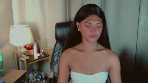 Snapshot of asiankianna chatting on May 2026 11:28:02 AM Kianna online show from May 2026 11:28:02 AM