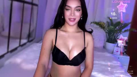 Snapshot of asiansexqueenx chatting on December 2024 01:53:01 AM Miss Nia online show from December 2024 01:53:01 AM