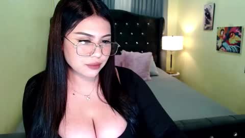 KIARA online show from October 2025 10:23:02 AM