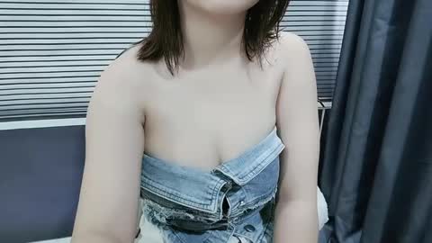 Snapshot of asiasweety chatting on October 2025 01:33:02 AM SoHye online show from October 2025 01:33:02 AM