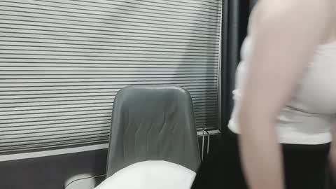 Snapshot of asiasweety chatting on October 2025 01:17:02 AM SoHye online show from October 2025 01:17:02 AM