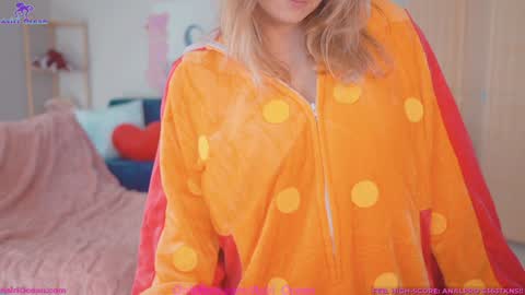 Snapshot of asiri_ocean chatting on February 2026 05:35:01 PM Asiri pronounced Ah-siri Please no nicknames 3 online show from February 2026 05:35:01 PM