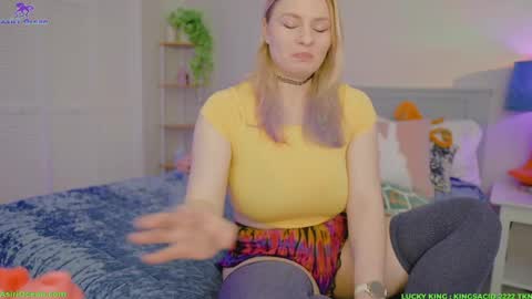 Snapshot of asiri_ocean chatting on April 2026 04:04:01 PM Asiri pronounced Ah-siri Please no nicknames 3 online show from April 2026 04:04:01 PM