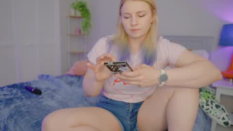 Snapshot of asiri_ocean chatting on April 2026 05:07:01 PM Asiri pronounced Ah-siri Please no nicknames 3 online show from April 2026 05:07:01 PM