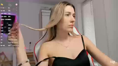 Snapshot of askcaroline chatting on March 2026 01:28:02 PM Caroline online show from March 2026 01:28:02 PM