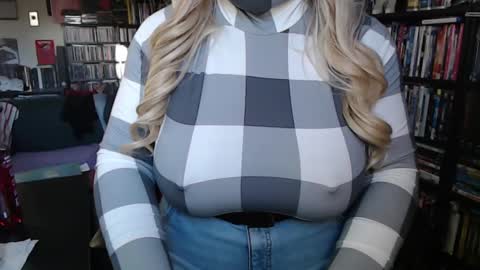 Aspen Vale online show from October 2025 08:55:02 PM