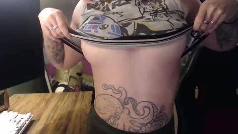 AstraeaSiren online show from October 2025 03:26:02 AM