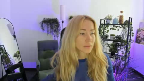 astramonroe online show from April 2026 07:11:01 AM