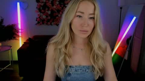 astramonroe online show from May 2026 10:21:01 AM
