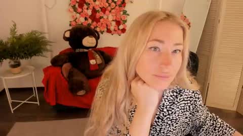 astramonroe online show from May 2026 10:31:01 AM