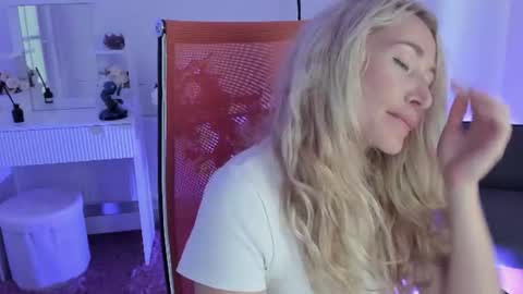 astramonroe online show from July 2026 01:10:02 PM