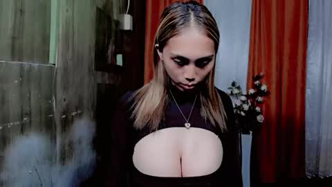 Snapshot of astrid_khalifa chatting on October 2025 12:58:01 PM Astrid online show from October 2025 12:58:01 PM