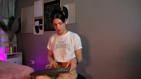 astrid_velle online show from May 2026 01:10:01 AM