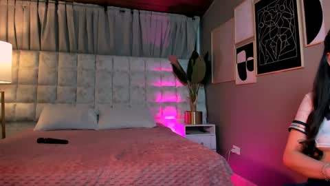 astrid_velle online show from May 2026 01:33:01 AM
