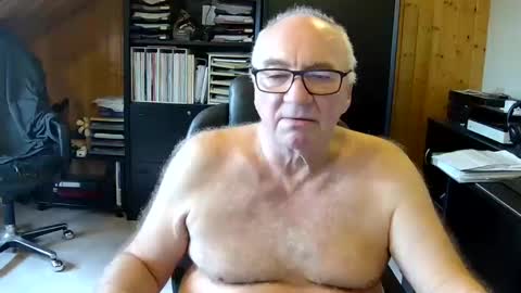 Snapshot of asusandy chatting on January 2025 11:00:02 AM asusandy online show from January 2025 11:00:02 AM