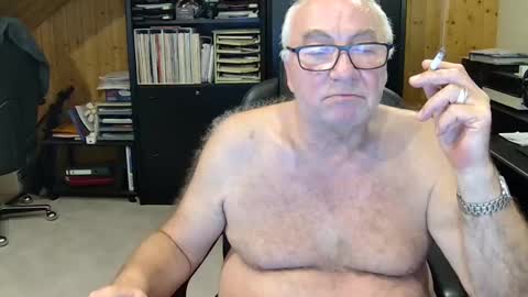 Snapshot of asusandy chatting on January 2025 12:11:01 AM asusandy online show from January 2025 12:11:01 AM