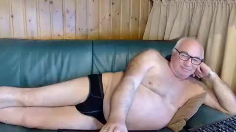 Snapshot of asusandy chatting on March 2025 03:02:01 PM asusandy online show from March 2025 03:02:01 PM