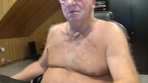 Snapshot of asusandy chatting on September 2025 10:21:02 PM asusandy online show from September 2025 10:21:02 PM