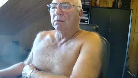 Snapshot of asusandy chatting on September 2025 08:14:02 AM asusandy online show from September 2025 08:14:02 AM