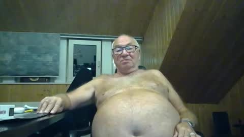 Snapshot of asusandy chatting on September 2025 12:33:01 AM asusandy online show from September 2025 12:33:01 AM