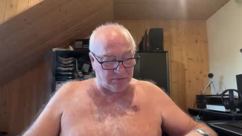 Snapshot of asusandy chatting on September 2025 02:21:01 PM asusandy online show from September 2025 02:21:01 PM