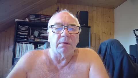 Snapshot of asusandy chatting on September 2025 06:18:01 AM asusandy online show from September 2025 06:18:01 AM