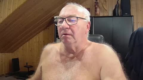 Snapshot of asusandy chatting on September 2025 10:14:01 PM asusandy online show from September 2025 10:14:01 PM