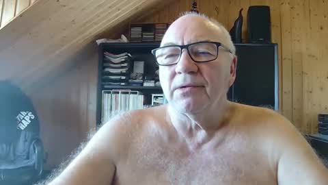 Snapshot of asusandy chatting on February 2026 09:43:01 AM asusandy online show from February 2026 09:43:01 AM