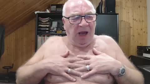 Snapshot of asusandy chatting on February 2026 10:30:02 PM asusandy online show from February 2026 10:30:02 PM