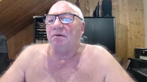 Snapshot of asusandy chatting on April 2026 12:08:02 AM asusandy online show from April 2026 12:08:02 AM